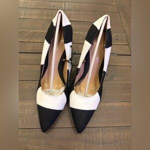 NWT New York & Company Colorblock Heels – Soft + Chic! 🤍🖤